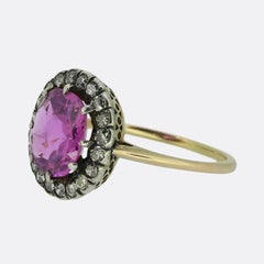 Anello vittoriano con zaffiro rosa birmano da 2,90 carati e diamanti a grappolo