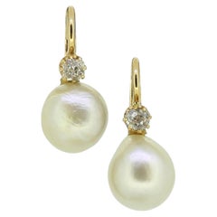 Boucles d'oreilles pendantes en perles naturelles et diamants