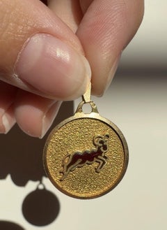 Ciondolo vintage francese con il segno zodiacale dell’Ariete in oro giallo 18 carati