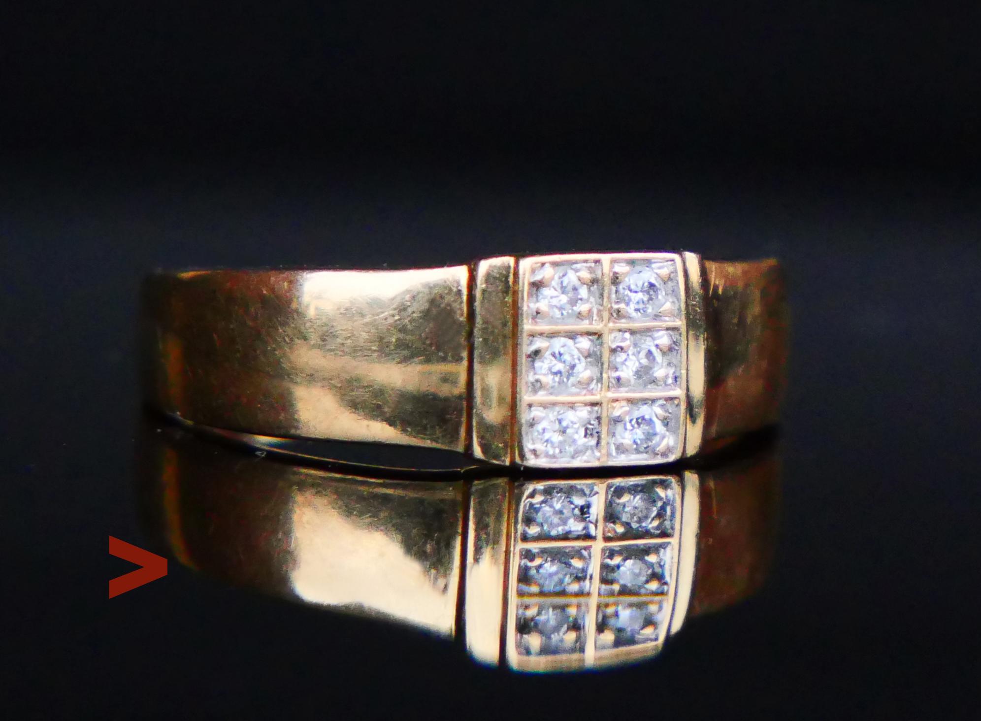 Anello europeo d'epoca con parti in oro giallo e bianco massiccio 18 carati, decorato con 6 diamanti naturali incastonati con fondello aperto. Il cinturino ha il marchio 750 per l'oro 18 carati.

La corona misura 7 mm x 6 mm x 2 mm di profondità.