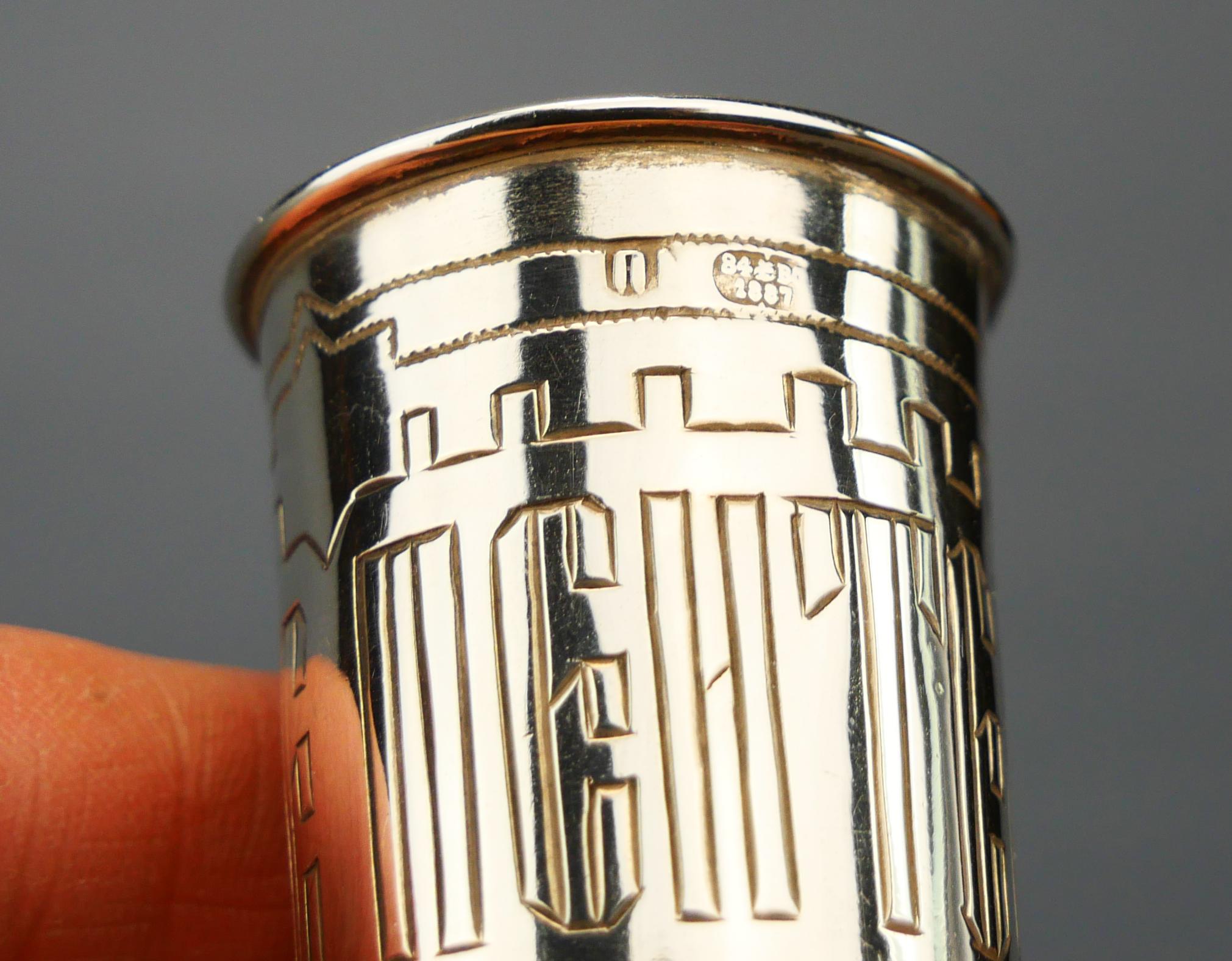 Due antichi bicchieri da vodka in argento Sterling 84, bicchieri Jiggers /65 grammi in vendita 5