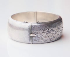 Vintage British Margareta's hinged Bangle Bracelet solid Sterling Silver / 41gr