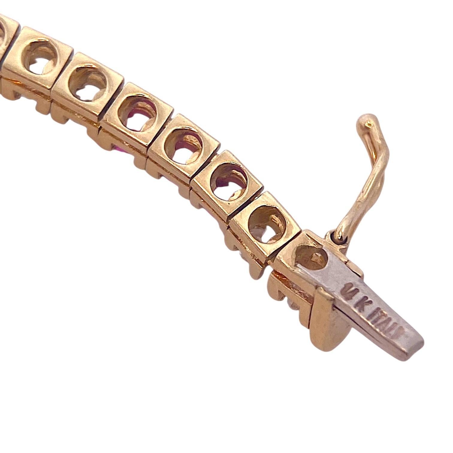 Taille ronde Bracelet tennis en or jaune 14 carats, rubis et diamants en vente
