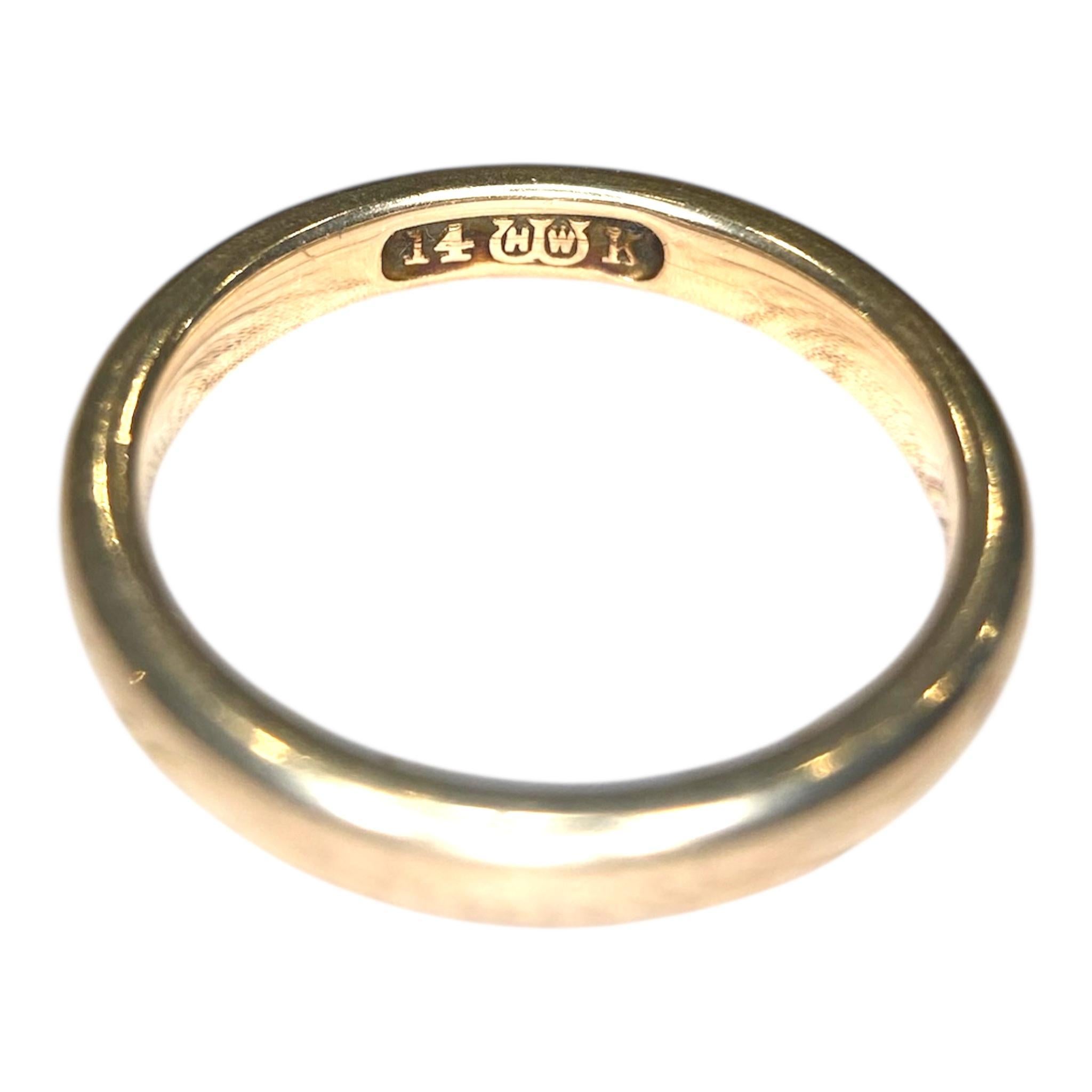 Alliance Vintage en or jaune 14k de 3 millimètres de large avec un profil demi-rond confortable. Cette bague ferait un merveilleux anneau de mariage, un anneau à superposer ou simplement un anneau en or robuste pour tous les jours. Très bon état