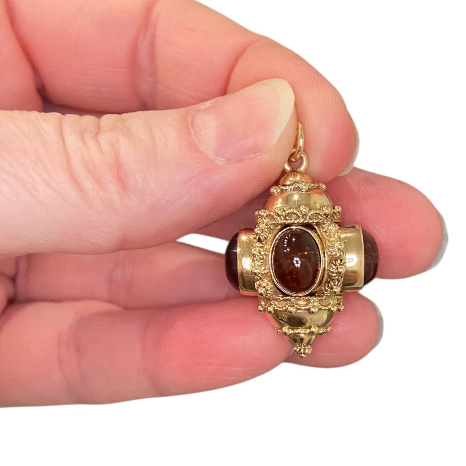 Pendentif à breloque en citrine cabochon de style néo-étrusque italien 18K en vente 3