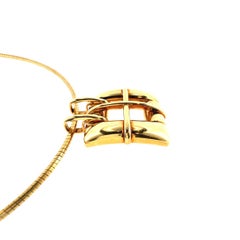 Pendentif vintage Tiffany & Co. en or 18 carats, de style boucle, avec une chaîne en fil oméga