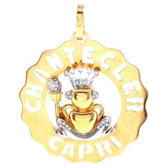 Chantecler Capri : breloque « Prince Grenouille » en or 18 carats bicolore, avec grand logo et diamants