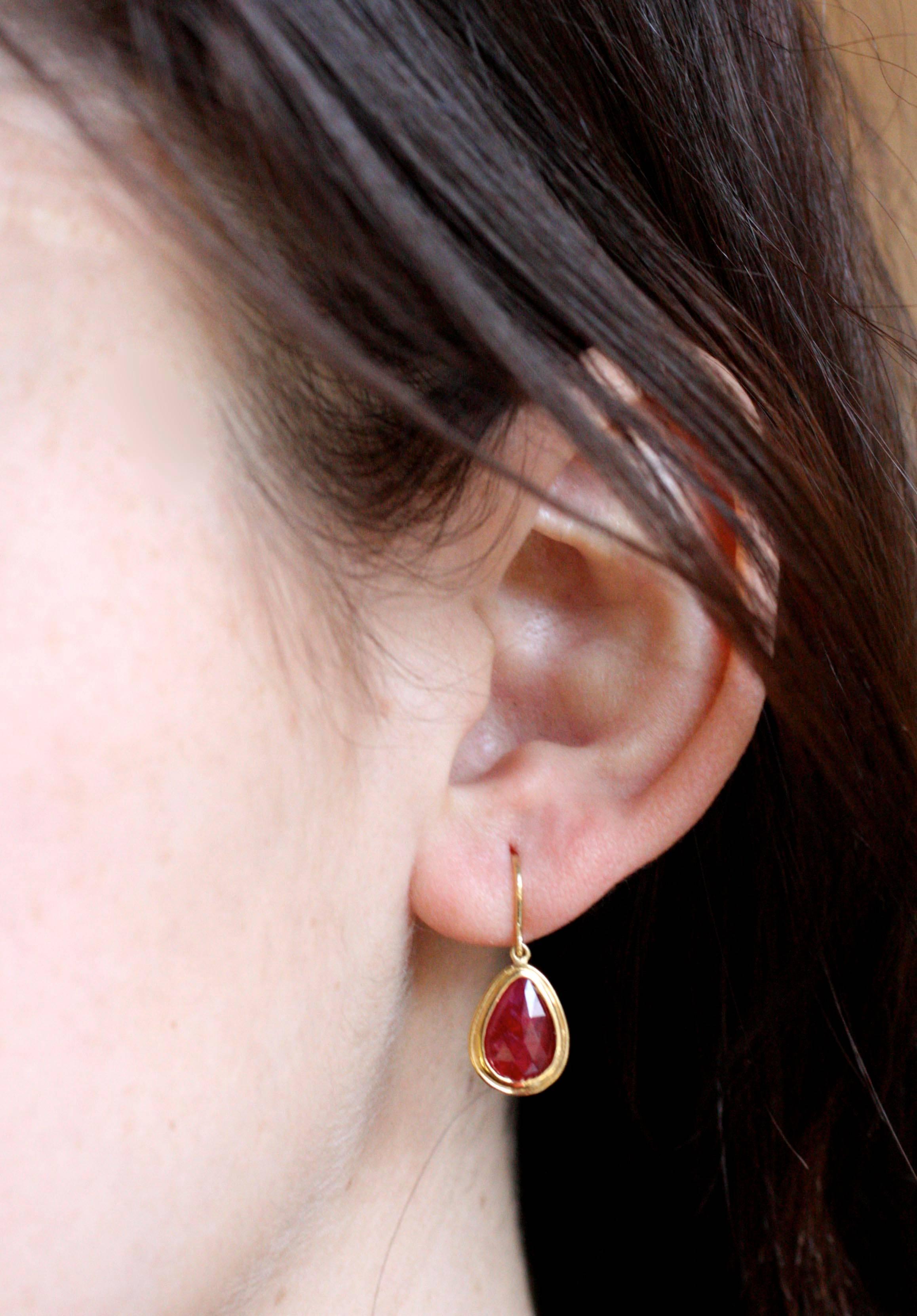 Julius Cohen Rose Cut Ruby Gold Drop Earrings In New Condition In Brooklyn, NY