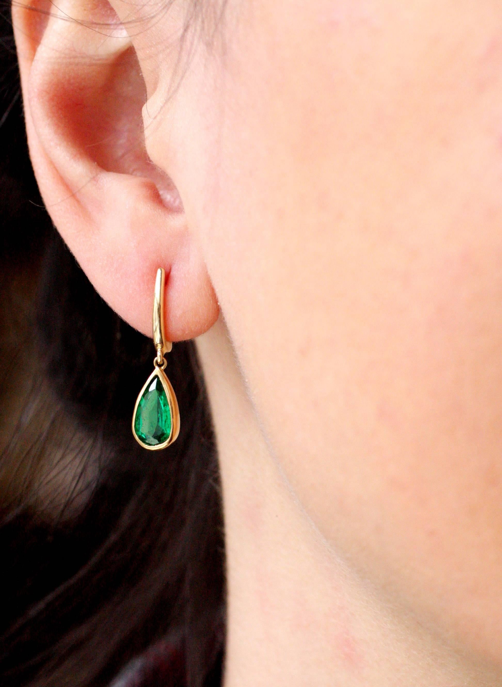 Women's Julius Cohen Pear Shaped Emerald Drop Earrings