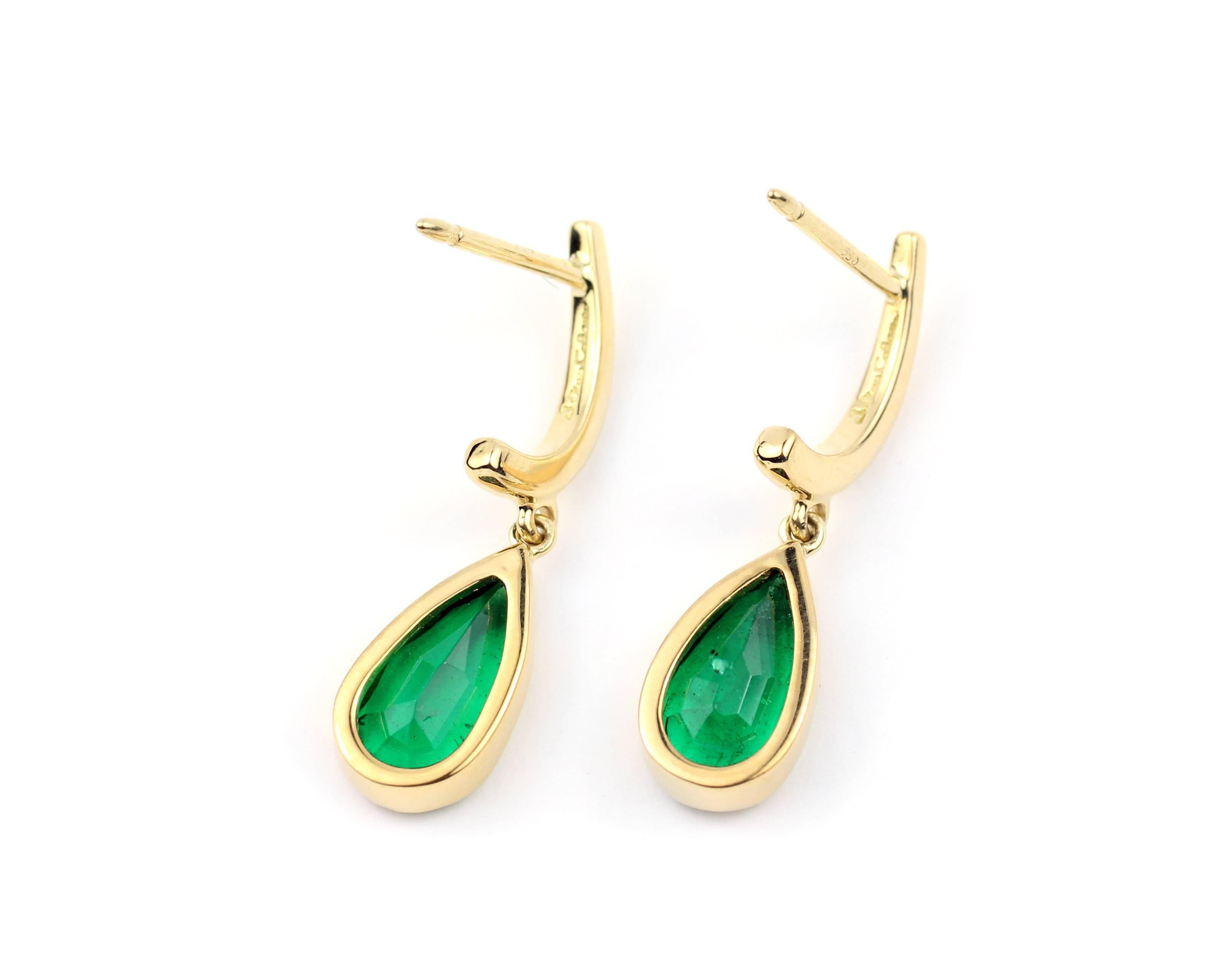 Julius Cohen Pear Shaped Emerald Drop Earrings In New Condition In Brooklyn, NY