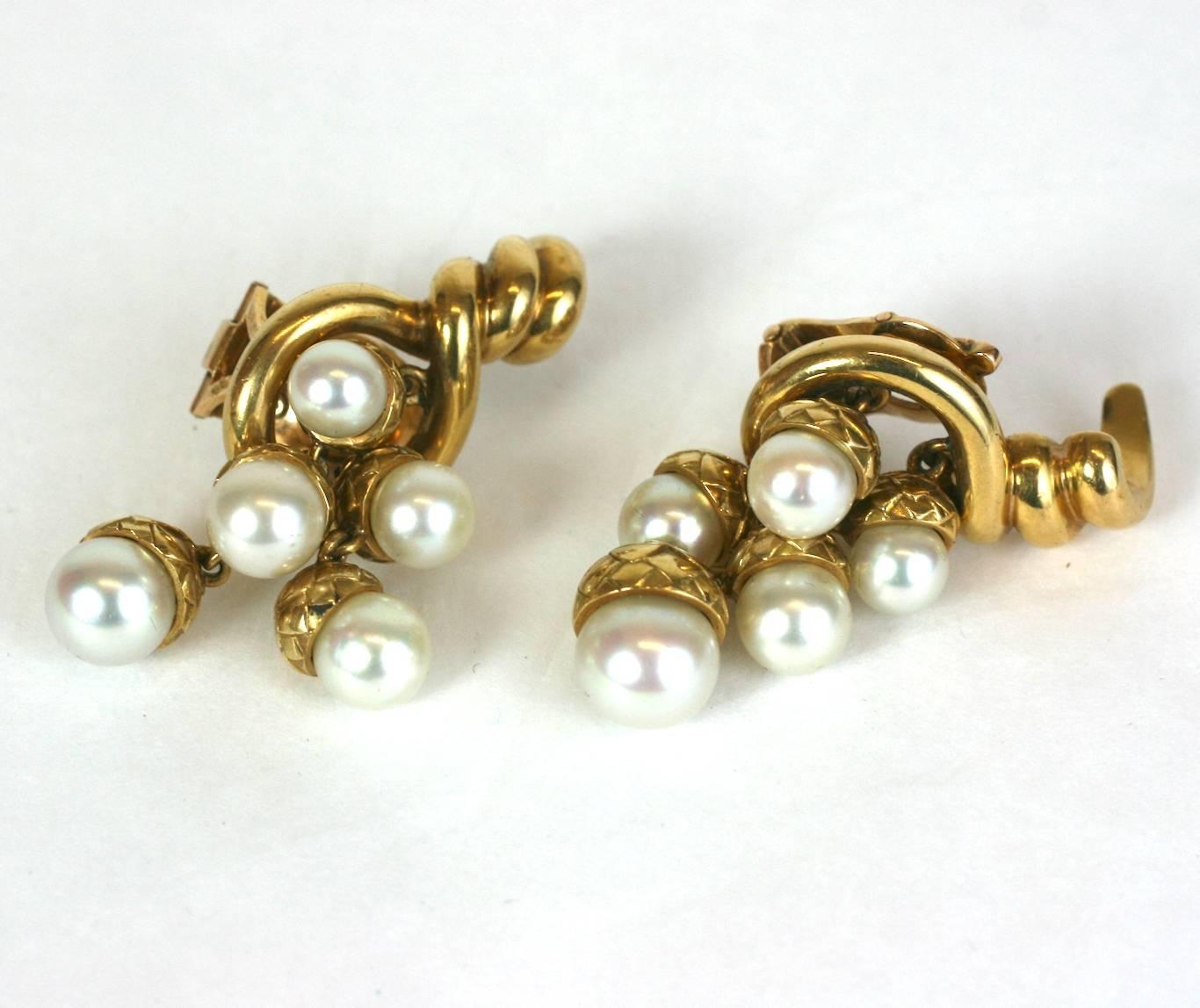 Perle Boucles d'oreilles glands et cornes en perles françaises, attrib. Boivin en vente
