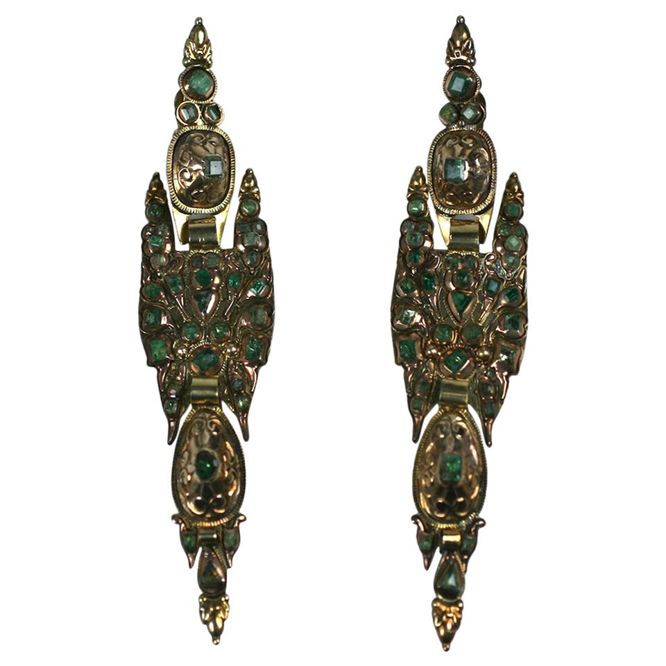 Antike iberische Smaragd-Ohrringe im Angebot
