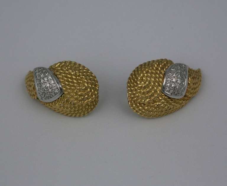 Diamond and Gold Textured Leaf Earclips In Excellent Condition For Sale In Riverdale, NY