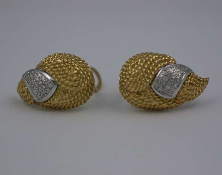 Diamond and Gold Textured Leaf Earclips In Excellent Condition For Sale In Riverdale, NY