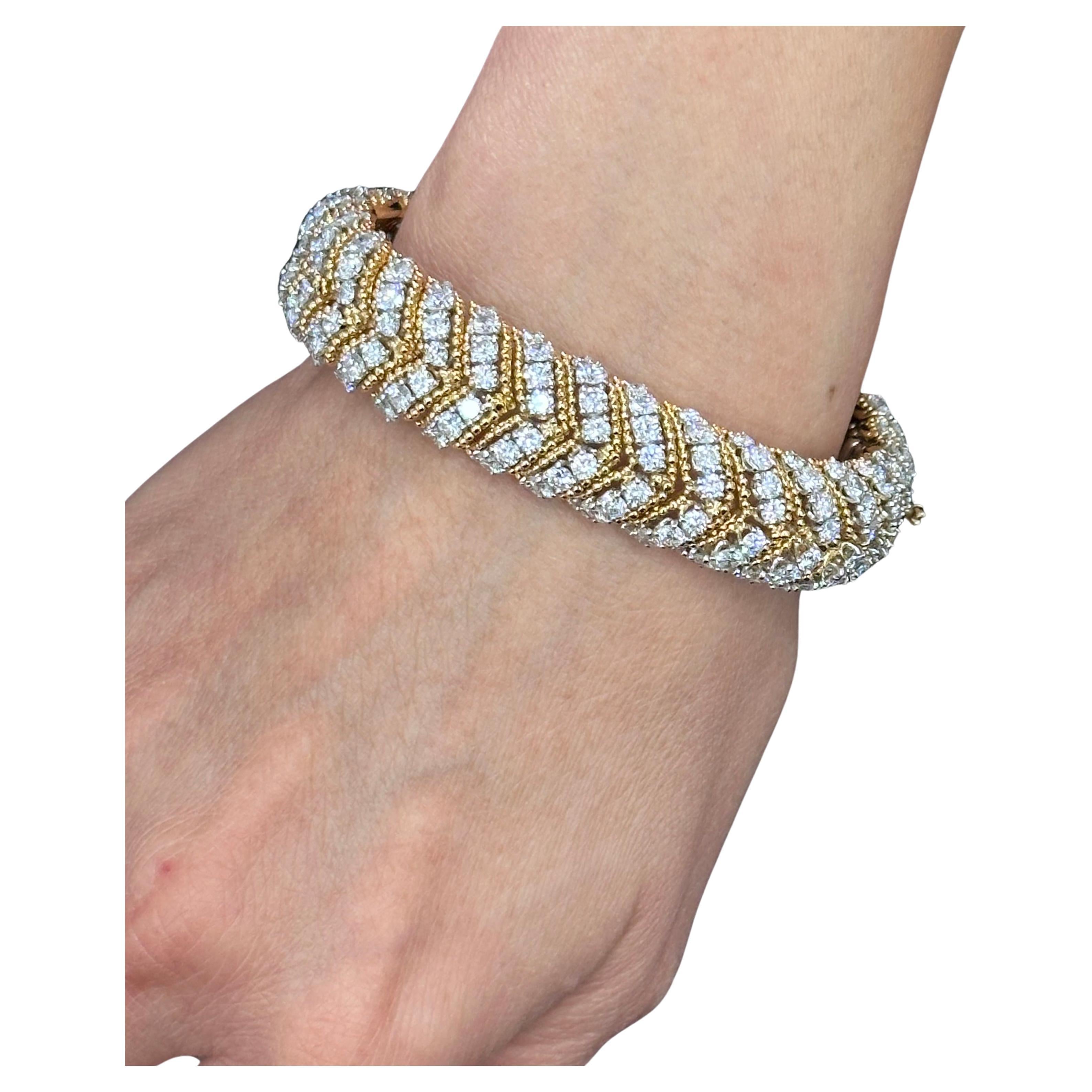 Van Cleef And Arpels Diamantarmband aus 18 Karat Gelbgold mit Diamanten  im Angebot