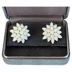 Boucles d
oreilles Tiffany
Co à gros diamants