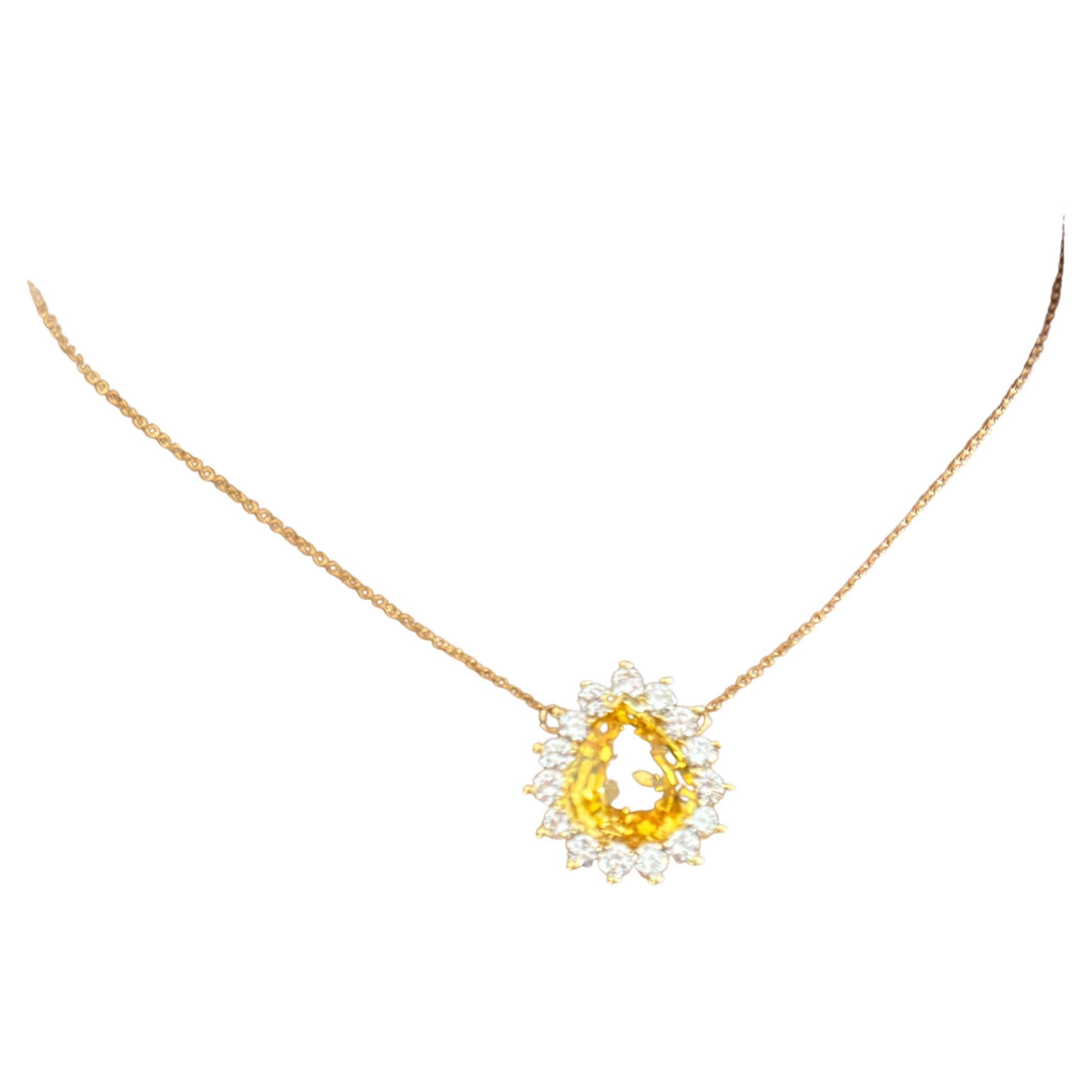 Tiffany & Co.
Collar Zafiro Amarillo y Diamantes 
Un zafiro en forma de pareja 6,99 ct 
GIA Cert 5231774307 11 Nov 2025 , Sri Lanka Origen Calentado
Diamantes redondos de 1,50 ct 
Montado en oro amarillo de 18 quilates con garras
Firmado T&Co 18K
