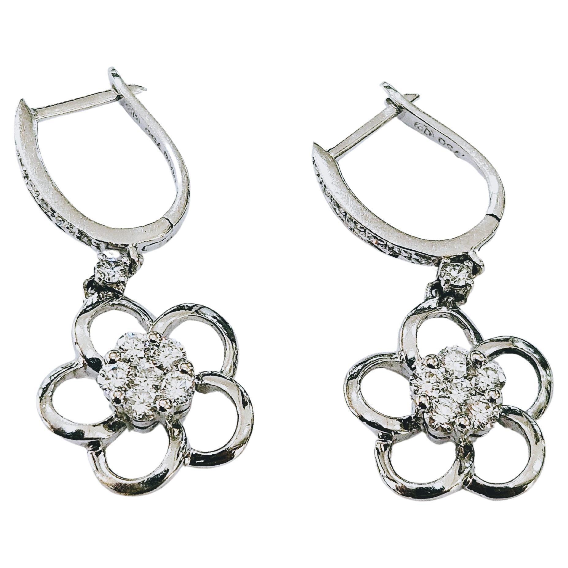 Contemporary Earrings  Design Diamonds in 18k White Gold In Excellent Condition For Sale In MADRID, ES