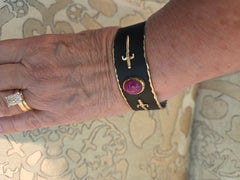 Pulsera de oro amarillo de 22K y 18K, plata y rubíes, de Victor Velyan