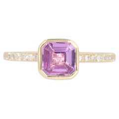 Anello "Mochi" di Kimberly Collins in oro giallo 18 carati con zaffiro rosa taglio Asscher e diamanti
