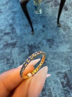 Kimberly Collins: fede eternity in oro giallo 18 carati con zaffiri viola  2mm
