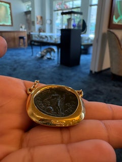 Collar de Michael Bondanza con una moneda romana de Antonino Pío en oro amarillo de 18 quilates y diamantes