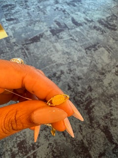 Michael Bondanza: moneda de bronce «Perrhaiboi» de Tesalia en oro amarillo de 18 quilates con diamantes