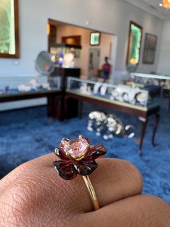 Bague « Fleur de l'île aux Grenats » en or jaune 18 carats de Sophie Joanne