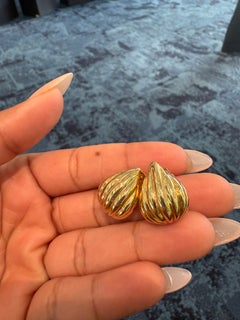 Elite Designs 18K Yellow Gold Small Ribbed Teardrop Earrings