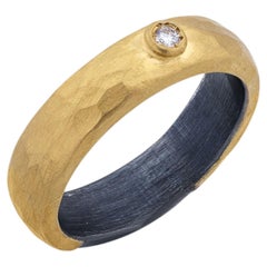 Bague Lika Behar en or jaune 24 carats et argent oxydé, sertie de diamants selon un motif aléatoire