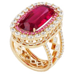 Anillo «Julia» de Erica Courtney, en oro amarillo de 18 quilates con espinela de Mahenge y diamantes