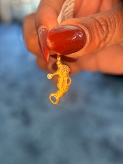 Alex Sepkus 18K Yellow Gold “Seahorse” Diamond Pendant – Luxury Designer Jewelry