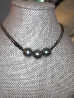 Jhaña Pearl Trinity Tahitian Pearl & Leather Necklace – Raw Elegance