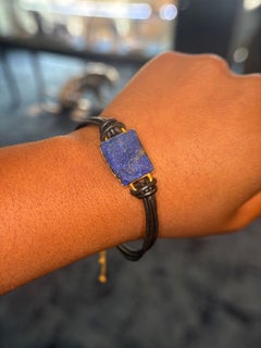 Bracciale Jorge Adeler in oro giallo 18 carati con lapislazzuli e pelle nera – Gioielli di lusso