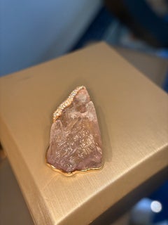 Ciondolo in oro rosa 18 carati con kunzite grezza e diamanti di Jorge Adeler – Gioielli di lusso