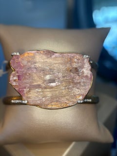 Jorge Adeler 18K Gold Raw Kunzite & Diamond Cuff Bracelet – Luxury Jewelry