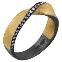 Anello con diamanti a spirale in oro giallo 24 carati e argento ossidato di Lika Behar