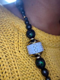 Collier « Mala » Lotus Arts de Vivre en or jaune 18 carats, avec des perles de jade lavande et des diamants