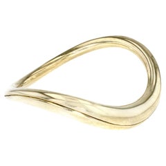 Anello "Closed Wave" di Timo Krapf in oro giallo 18 carati con finitura lucida