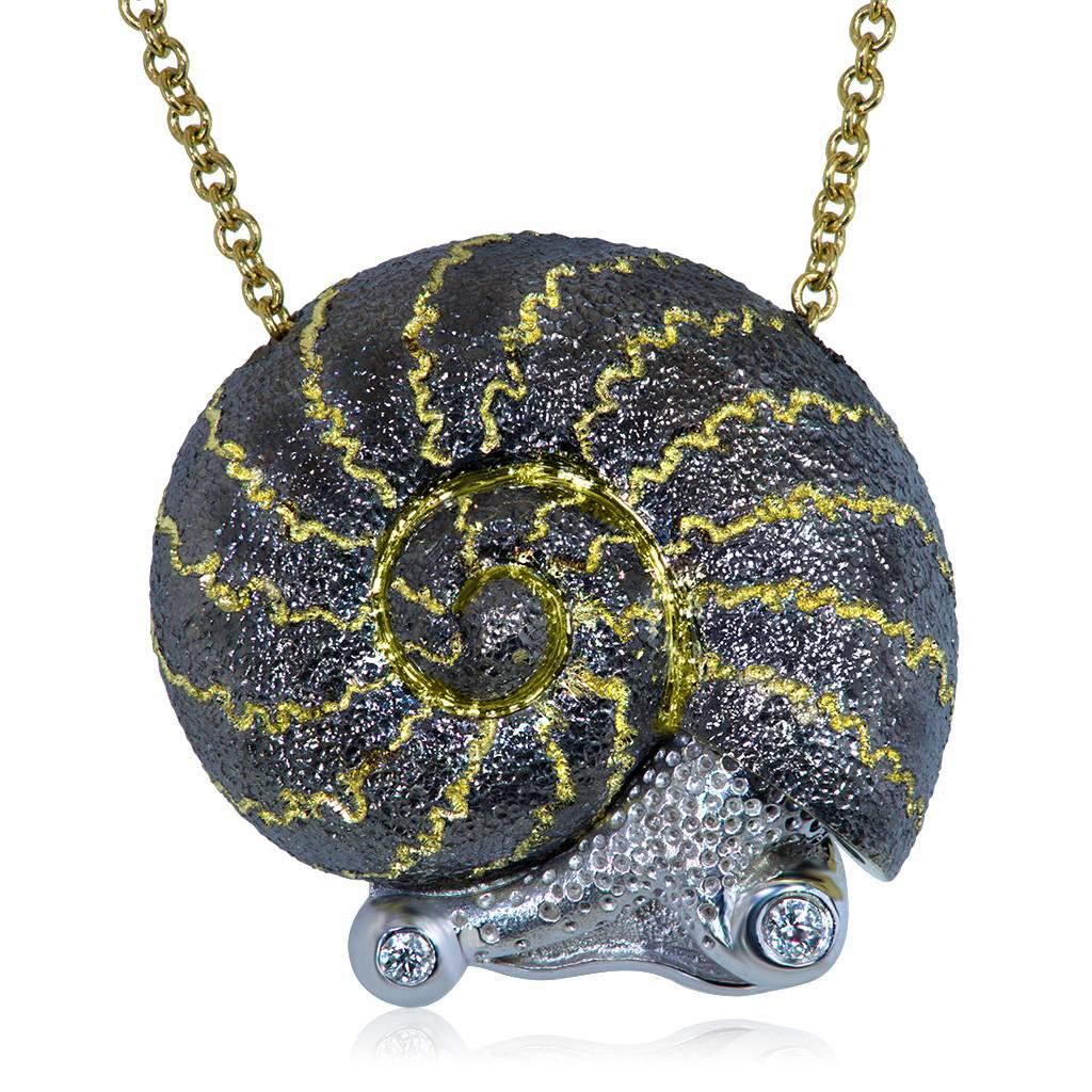 Alex Soldier uses snails as an allegory for slowing down and enjoying life. He has created more than 25 jewel snails, each unique and one-of-a-kind. It became an instant classic and one of the brand's signature heirlooms with the quality and appeal