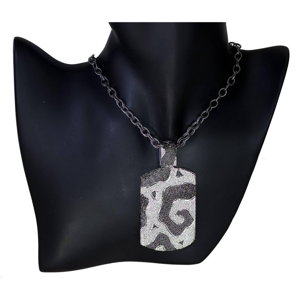 Sterling Silver Platinum Textured Volna Tag Pendant Necklace Choker On Chain In New Condition In New York, NY