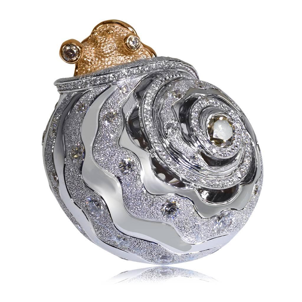 Alex Soldier uses snails as an allegory for slowing down and enjoying life. He has created more than 25 jewel encrusted snails, each unique and one-of-a-kind. It became an instant classic and one of the brand's signature heirlooms with the quality