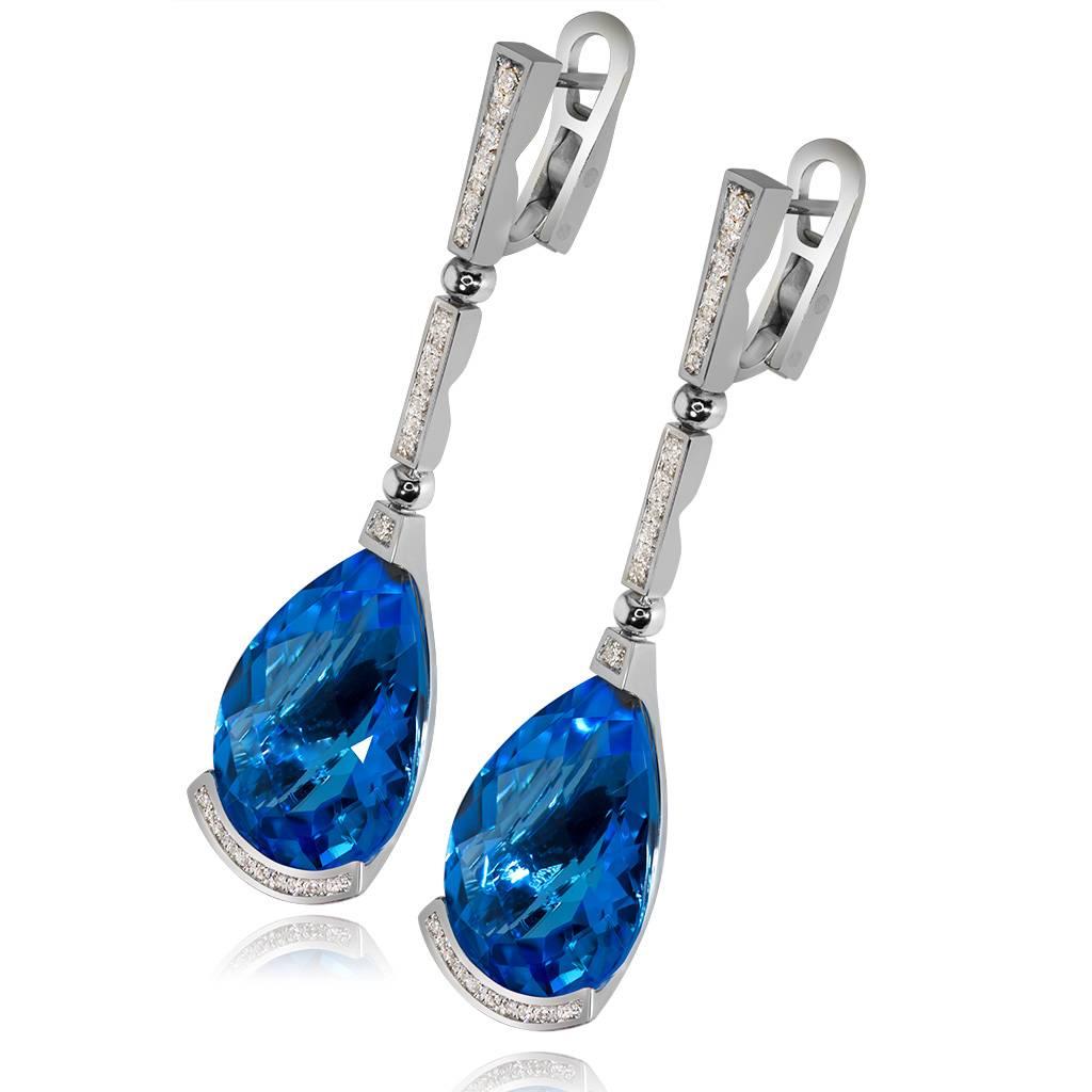 Blue Swan earrings: the gracefulness and poise of the swan has inspired Alex Soldier to create the Swan collection. The form of the center stone resembles a swan’s head, and the elongated diamond bar is curved into the shape of its neck. It is