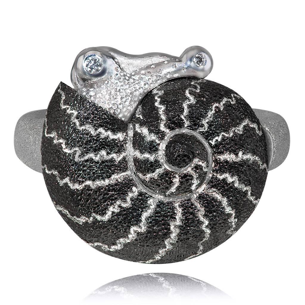 Alex Soldier Little Snail Ring. Alex Soldier uses snails as a reminder to slow down and enjoy life. It became an instant classic and one of the brand's signature heirlooms with the quality and appeal of the most sought-after jewels in the world.