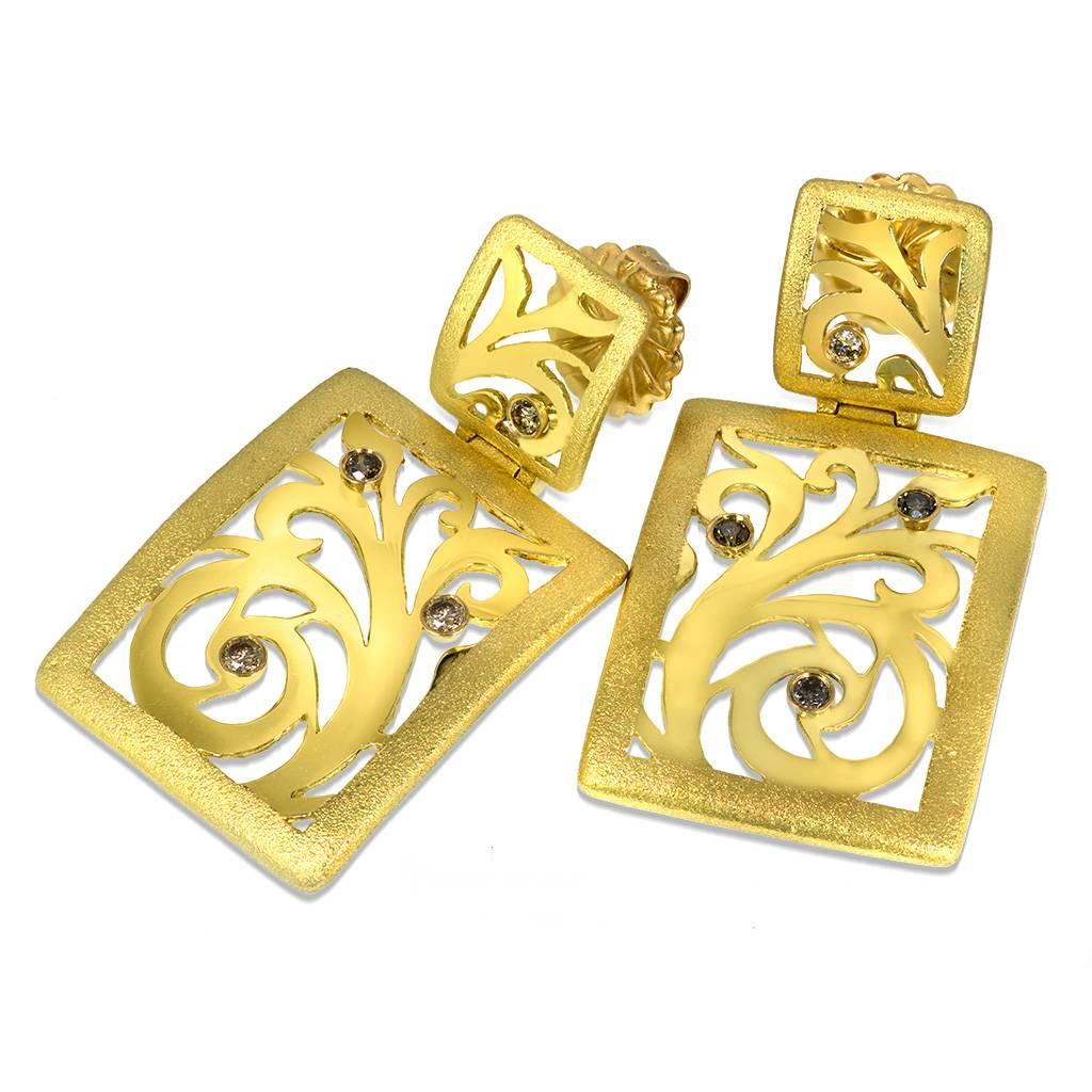 Diamond Yellow Gold Contrast Texture Drop Earrings One of a kind In New Condition In New York, NY