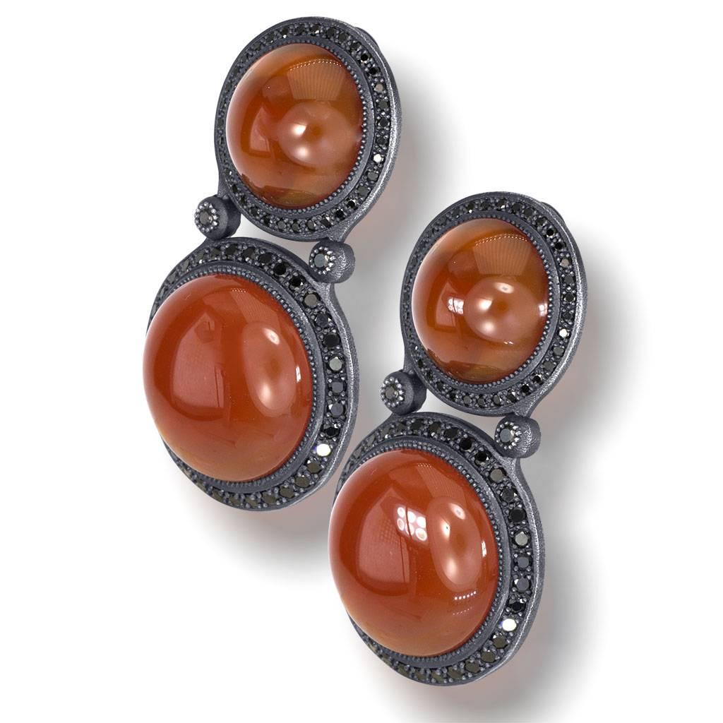 Inspired by the grandeur of antiquity, the Symbolica collection is enriched with meaning. The hand-carved gallery that is placed underneath the dramatic carnelian center creates an illusion of ancient symbols that in turn form an aura of timeless