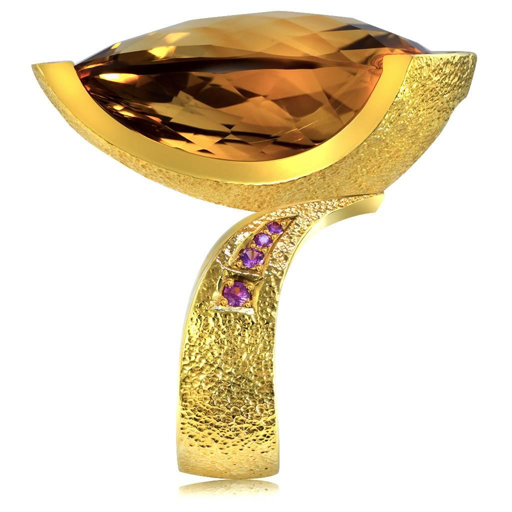 Alex Soldier Gold Swan Citrine and Pink Sapphire ring made in 18 karat yellow gold with pink sapphires (0.25 ct) and honey citrine (40 ct). Handmade in NYC. Limited Edition. The gracefulness and poise of the swan has inspired Alex Soldier to create