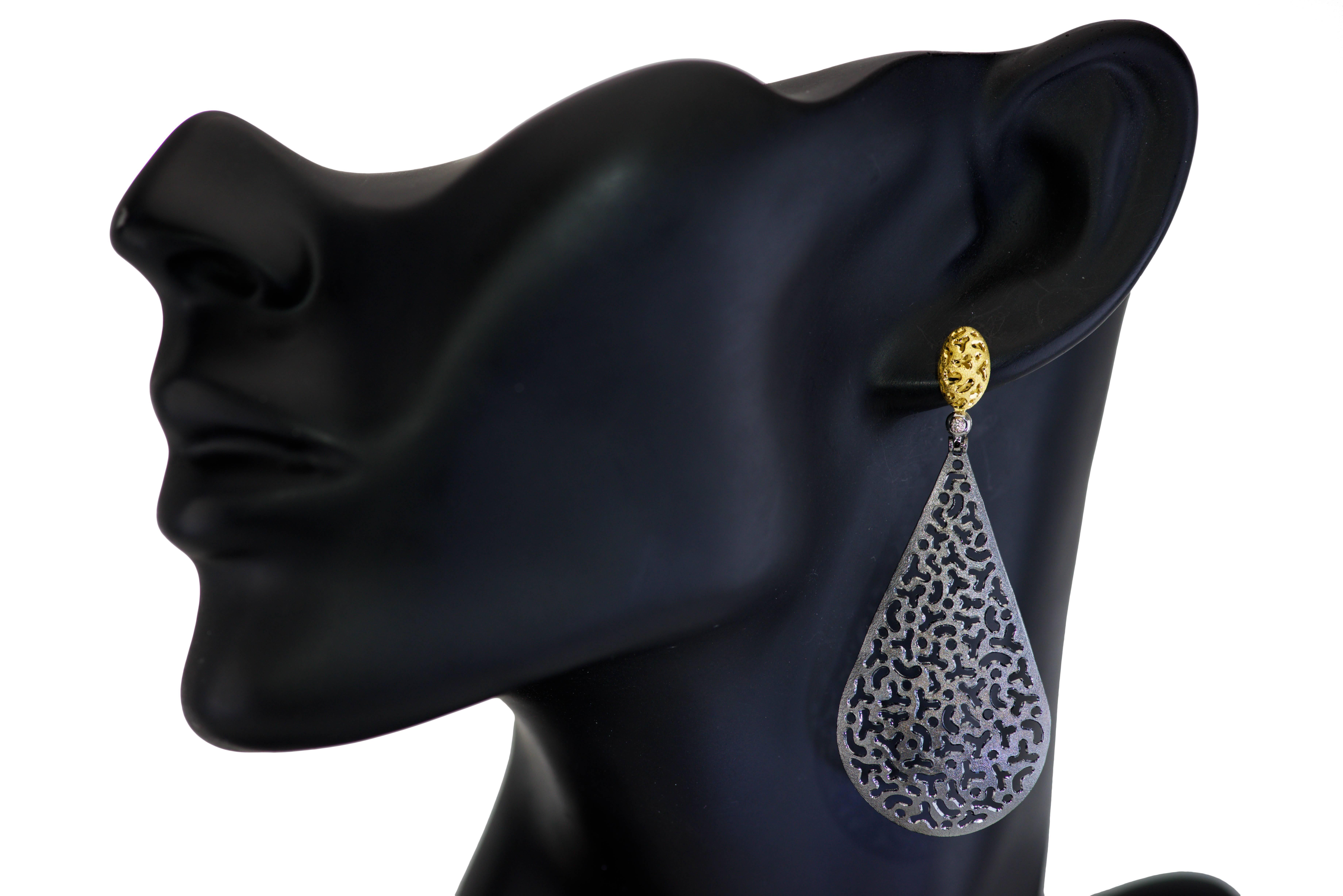 Drop Dangle Gold Earrings w Textured Open Work by Alex Soldier Ltd Ed Handmade In New Condition In New York, NY