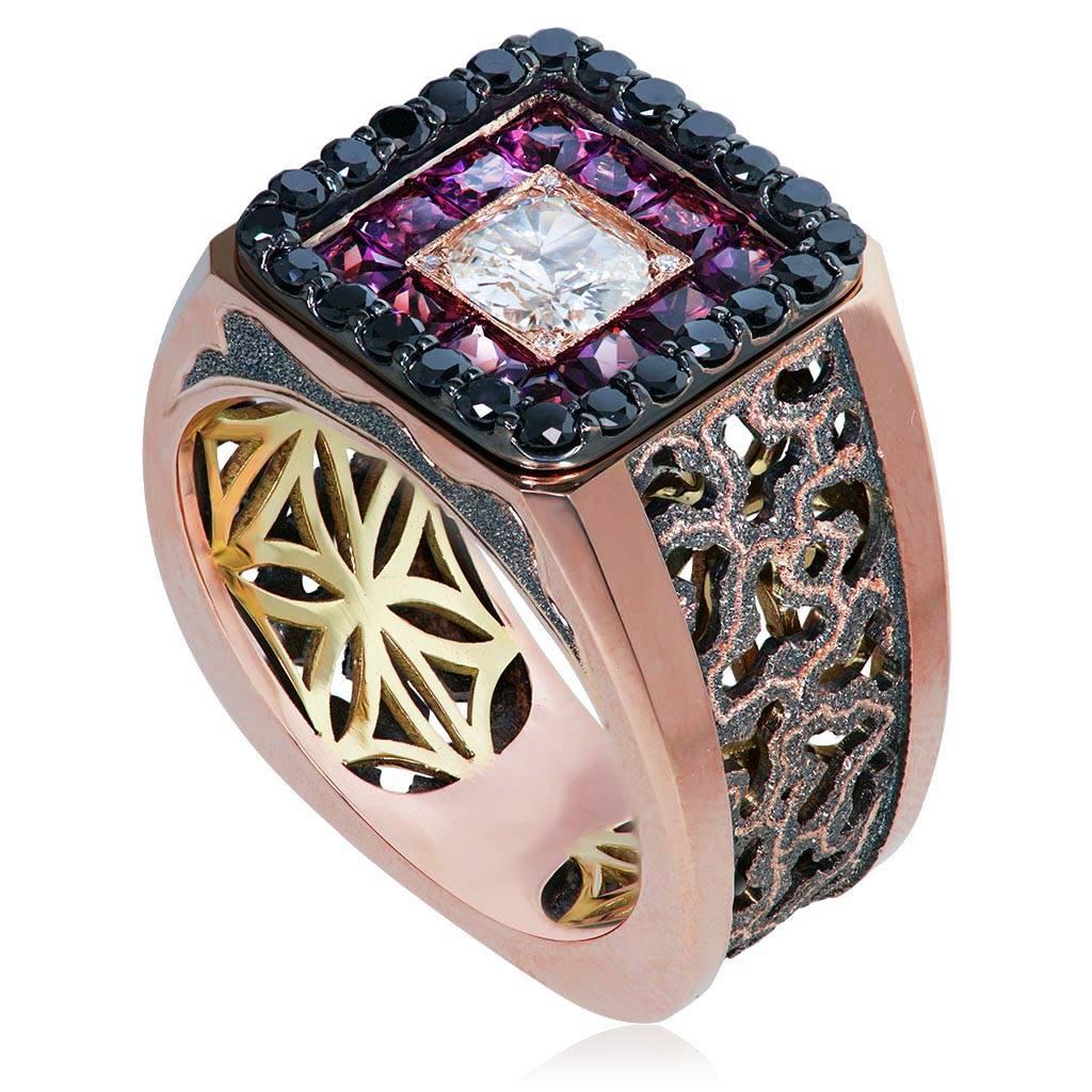 Diamond Garnet Gold Men's Textured Ring One of a Kind In New Condition In New York, NY