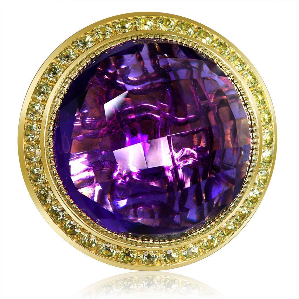 Inspired by the grandeur of antiquity, the Symbolica collection is enriched with meaning. The hand-carved gallery that reveals itself through the dramatic amethyst center creates an illusion of ancient symbols that in turn form an aura of timeless